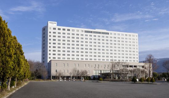 長野の壮大な自然に囲まれたくつろぎの秋の時間
